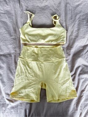 NEVER WORN -AZUR FIT - Bra & High-Waist Bike Shorts Set - Butter Yellow